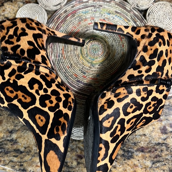 Calvin Klein booties size 6🖤🧡🖤 - Picture 5 of 11